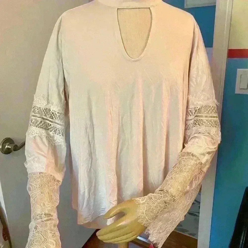 NWT Xhilaration long sleeve lace top women L